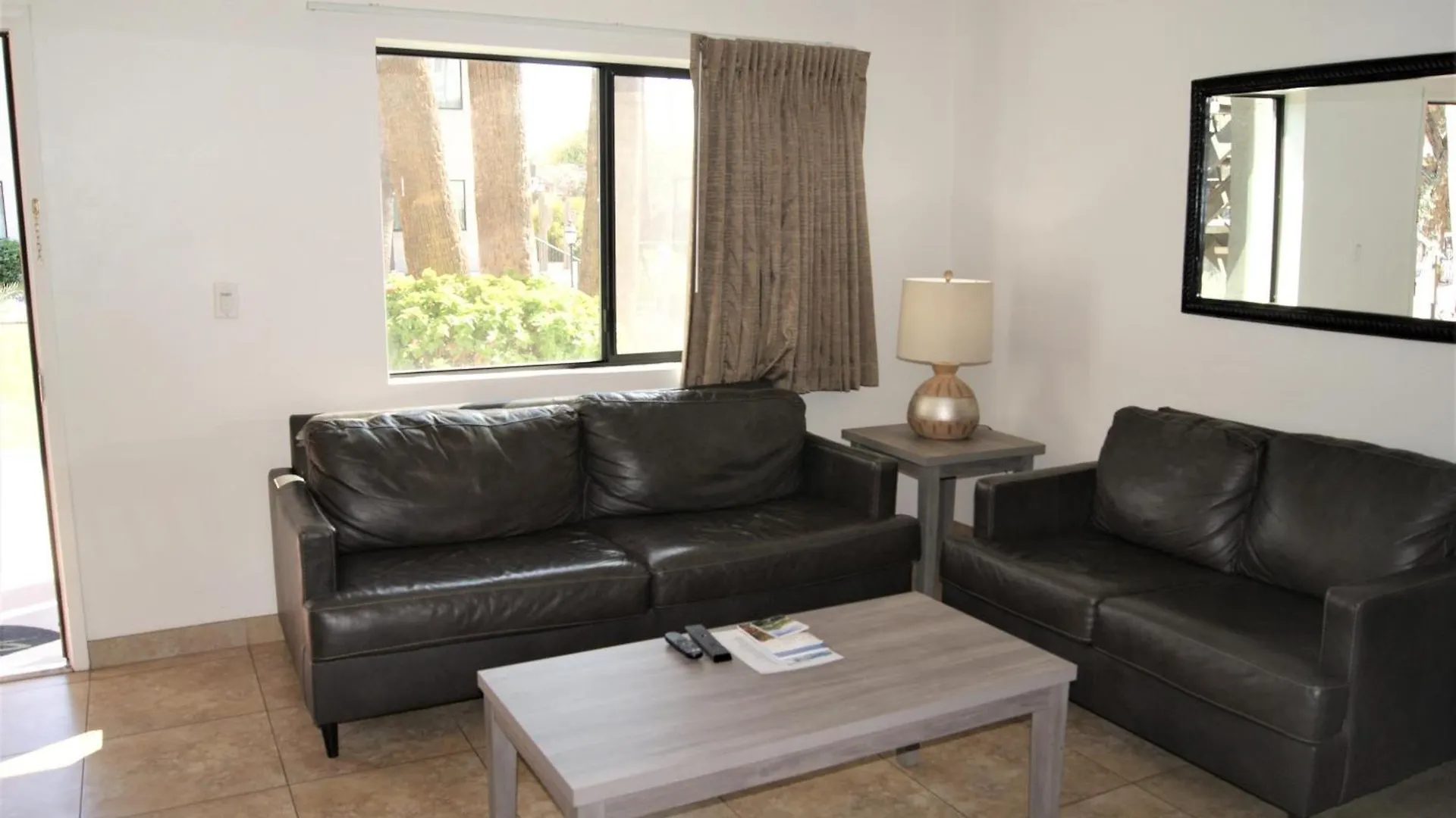 127 Fully Furnished 1Br Suite-Prime Location スコッツデール